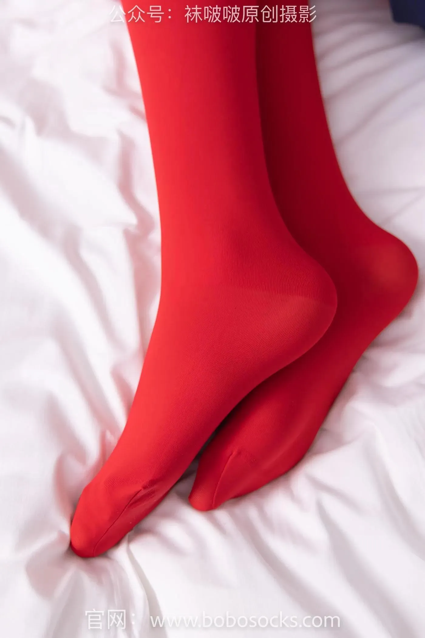 [BoBoSocks袜啵啵]NO.132 小甜豆-aj1板鞋、蓝色短靴、厚黑丝、厚红丝 [145P]插图1